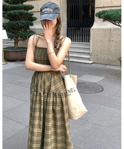 FUNdaysion(ファンデイション)の「チェック柄ロングフレアキャミワンピース(ワンピース・レディース・ネイビー/ベージュ/レッド・M)」の14枚目の写真