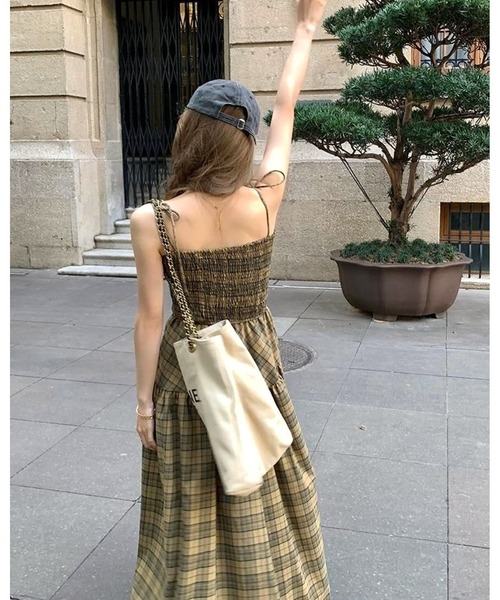 FUNdaysion(ファンデイション)の「チェック柄ロングフレアキャミワンピース(ワンピース・レディース・ネイビー/ベージュ/レッド・M)」の13枚目の写真