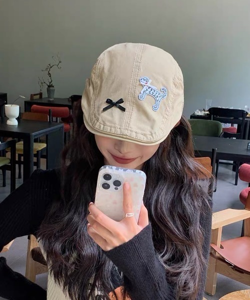 gossip!ロサンゼルス(ゴシップロサンゼルス)の「パッチアクセント ガーリーハンチング(ハンチング/ベレー帽・レディース・ベージュ/ブラック・FREE)」の4枚目の写真
