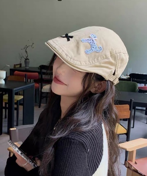 gossip!ロサンゼルス(ゴシップロサンゼルス)の「パッチアクセント ガーリーハンチング(ハンチング/ベレー帽・レディース・ベージュ/ブラック・FREE)」の5枚目の写真