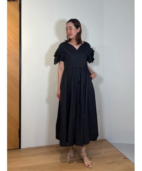COLUMN（コラム）の「COLUMN / フリルスリーブドレス《EXCLUSIVE》（ワンピース・レディース・ネイビー/ブラック/グレイッシュベージュ・36/38）」の11枚目の写真