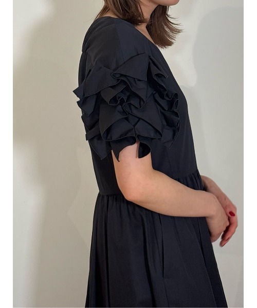 COLUMN（コラム）の「COLUMN / フリルスリーブドレス《EXCLUSIVE》（ワンピース・レディース・ネイビー/ブラック/グレイッシュベージュ・36/38）」の13枚目の写真