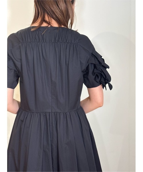 COLUMN（コラム）の「COLUMN / フリルスリーブドレス《EXCLUSIVE》（ワンピース・レディース・ネイビー/ブラック/グレイッシュベージュ・36/38）」の14枚目の写真