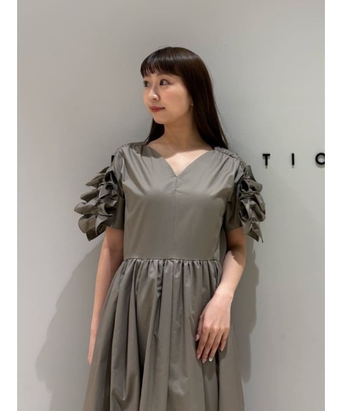 COLUMN（コラム）の「COLUMN / フリルスリーブドレス《EXCLUSIVE》（ワンピース・レディース・ネイビー/ブラック/グレイッシュベージュ・36/38）」の18枚目の写真