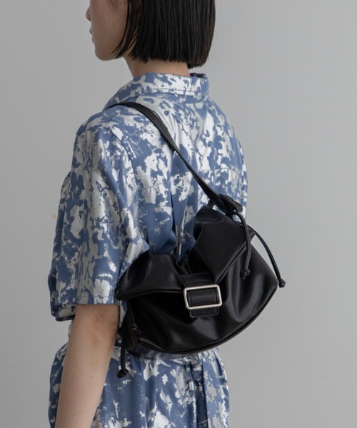 innerraum fanny pack dove ショルダーバッグ Innerraum パネル ショルダーバッグ | ブラック | FARFETCH JP