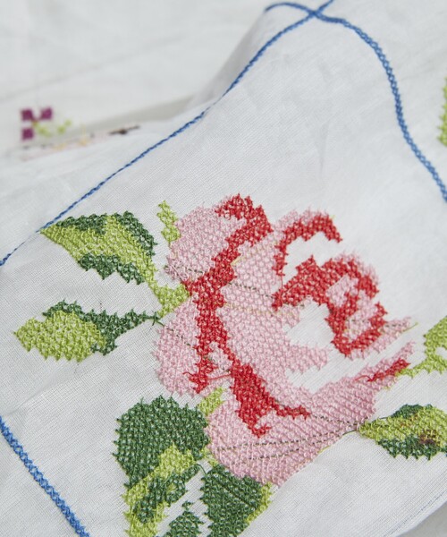 Freada/フリーダ クロスステッチ刺繍 カレッジスウェット Freada（フリーダ）の「Freada/フリーダ クロスステッチ刺繍