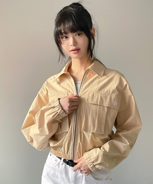 muahmuah（ムーアムーア）の「A'GEM/9 × .kom 『muah muah/ムーアムーア』ロゴ ツーポケット バンディング クロップジャケット（その他アウター・レディース・ベージュ/ブラック・FREE）」の14枚目の写真