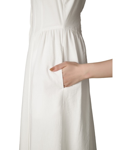 Her lip to(ハーリップトゥー)の「Open Shoulder Tuck Shirt Dress(ワンピース・レディース・ホワイト/ブラック・S/M)」の5枚目の写真