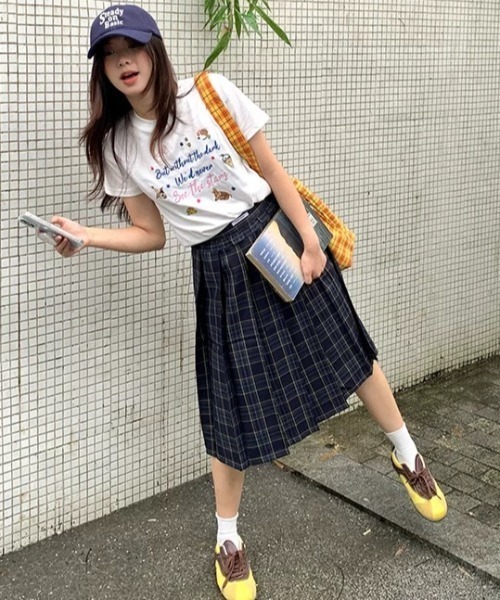 AsRiRe(アスリレイ)の「前刺しゅうロゴTシャツ(Tシャツ/カットソー・レディース・ホワイト/ネイビー・M)」の6枚目の写真