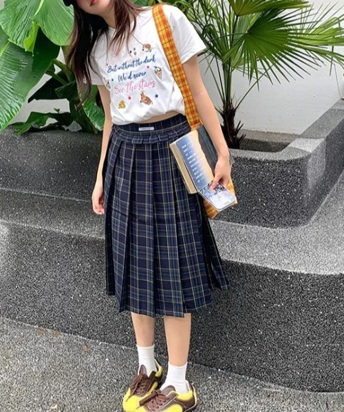 AsRiRe(アスリレイ)の「前刺しゅうロゴTシャツ(Tシャツ/カットソー・レディース・ホワイト/ネイビー・M)」の7枚目の写真