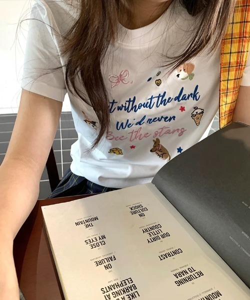 AsRiRe(アスリレイ)の「前刺しゅうロゴTシャツ(Tシャツ/カットソー・レディース・ホワイト/ネイビー・M)」の9枚目の写真