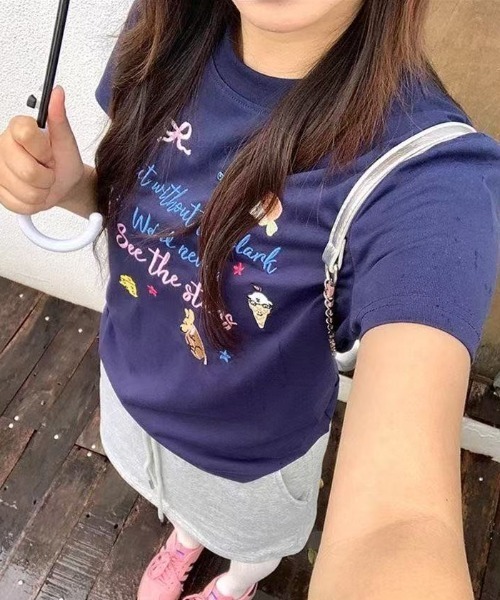AsRiRe(アスリレイ)の「前刺しゅうロゴTシャツ(Tシャツ/カットソー・レディース・ホワイト/ネイビー・M)」の11枚目の写真