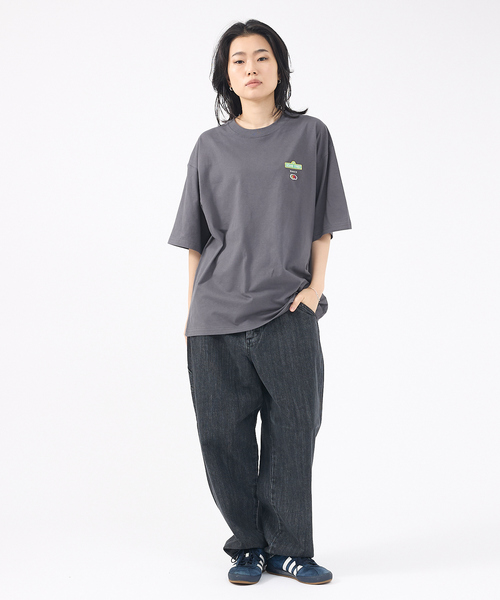 FRUIT OF THE LOOM（フルーツオブザルーム）の「【FRUIT OF THE LOOM/フルーツ オブ ザ ルーム】SESAME STREET×FTL Illust T-Shirt コラボ半袖Tシャツ/プリント（Tシャツ/カットソー・メンズ・ブラック/ブルー系その他・S/M/L）」の4枚目の写真