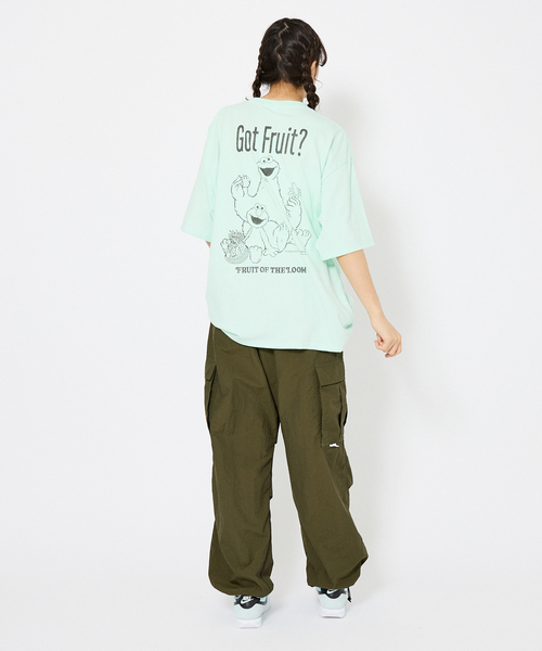 FRUIT OF THE LOOM（フルーツオブザルーム）の「【FRUIT OF THE LOOM/フルーツ オブ ザ ルーム】SESAME STREET×FTL Illust T-Shirt コラボ半袖Tシャツ/プリント（Tシャツ/カットソー・メンズ・ブラック/ブルー系その他・S/M/L）」の13枚目の写真