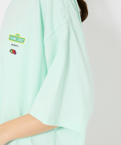 FRUIT OF THE LOOM（フルーツオブザルーム）の「【FRUIT OF THE LOOM/フルーツ オブ ザ ルーム】SESAME STREET×FTL Illust T-Shirt コラボ半袖Tシャツ/プリント（Tシャツ/カットソー・メンズ・ブラック/ブルー系その他・S/M/L）」の8枚目の写真