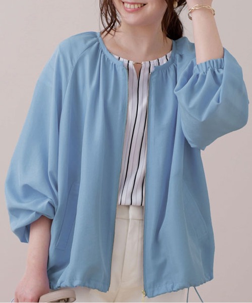 BELLUNA PLUS(ベルーナ)の「サテン素材ブルゾン(ブルゾン・レディース・ライトブルー/オリーブ・LARGE/MEDIUM)」の2枚目の写真