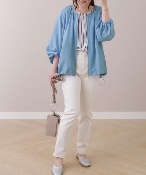 BELLUNA PLUS(ベルーナ)の「サテン素材ブルゾン(ブルゾン・レディース・ライトブルー/オリーブ・LARGE/MEDIUM)」の6枚目の写真