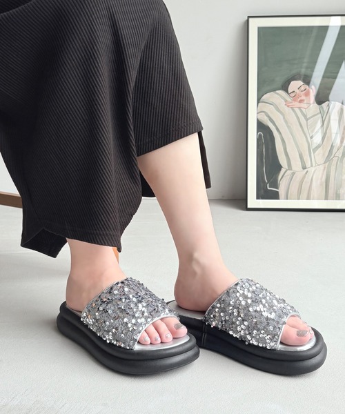 LUGG NAGG(ラグナグ)の「【Design Note】【厚底】プラットフォームスライドラメサンダル(サンダル・レディース・シルバー/ブラック/ホワイト・L/LL/M/S)」の13枚目の写真