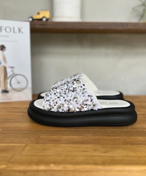 LUGG NAGG(ラグナグ)の「【Design Note】【厚底】プラットフォームスライドラメサンダル(サンダル・レディース・シルバー/ブラック/ホワイト・L/LL/M/S)」の17枚目の写真