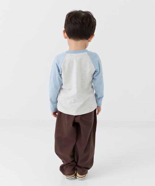 chil2（チルツー）の「綿100% 無地 ラグラン長袖Tシャツ（Tシャツ/カットソー・キッズ・スモークピンク/ブラック/カーキ/サックスブルー/チャコールグレー/ブラウン/ワインレッド/ラベンダー/ベージュ/ミント・140cm/150cm/160cm/80ｃｍ/90cm/100cm/110cm/120cm/130cm）」の11枚目の写真