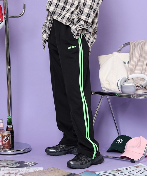 NERDY(ノルディ)の「トラックパンツ(スウェットパンツ・メンズ・ブラック/パープル・L/M/S)」の19枚目の写真