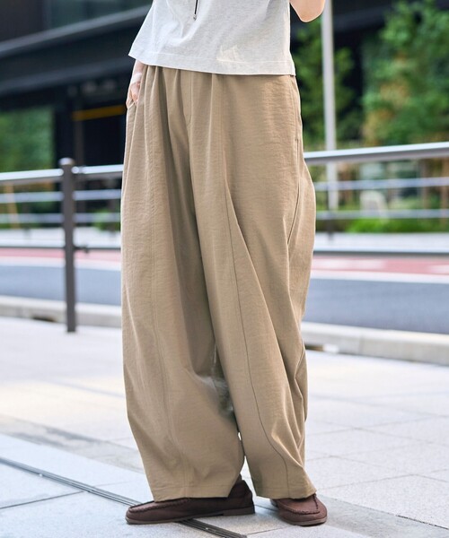 coen（コーエン）の「ポリツイルコクーンパンツ（スラックス・レディース・ダークグレー/ナチュラル/ブラック/ベージュ・M/L）」の20枚目の写真