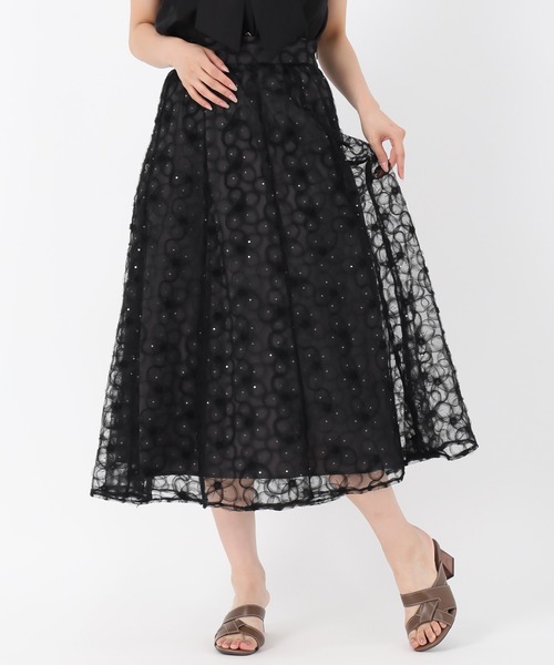MISCH MASCH(ミッシュマッシュ)の「テープ刺繍フレアスカート(スカート・レディース・アイボリー/ブラック・M/S)」の9枚目の写真