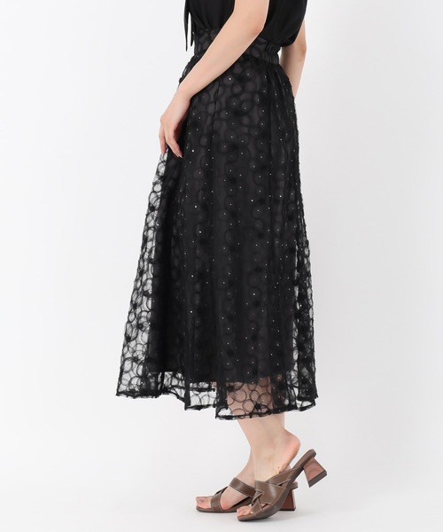 MISCH MASCH(ミッシュマッシュ)の「テープ刺繍フレアスカート(スカート・レディース・アイボリー/ブラック・M/S)」の11枚目の写真