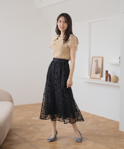 MISCH MASCH(ミッシュマッシュ)の「テープ刺繍フレアスカート(スカート・レディース・アイボリー/ブラック・M/S)」の4枚目の写真