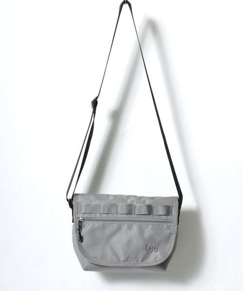 Lee(リー)の「Lee/リー 撥水 ロゴ ワンポイント刺繍 テープ付き フラップショルダーバッグ/レディース メンズ(ショルダーバッグ・メンズ・ベージュ/カーキ/ブラック/グレー・FREE)」の7枚目の写真
