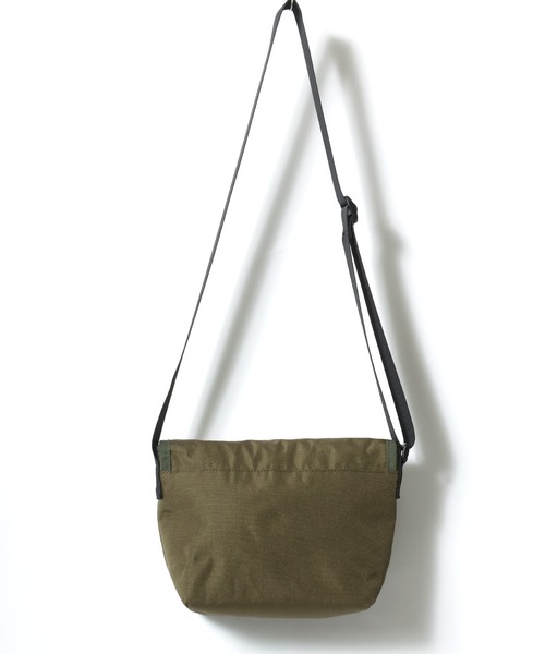 Lee(リー)の「Lee/リー 撥水 ロゴ ワンポイント刺繍 テープ付き フラップショルダーバッグ/レディース メンズ(ショルダーバッグ・メンズ・ベージュ/カーキ/ブラック/グレー・FREE)」の12枚目の写真