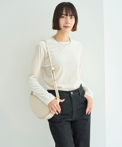 UNFILO(アンフィーロ)の「ストレッチ ベロアロンT(Tシャツ/カットソー・レディース・ダークブラウン系/アイボリー系/ダルブルー系・MEDIUM/SMALL/LARGE)」の2枚目の写真