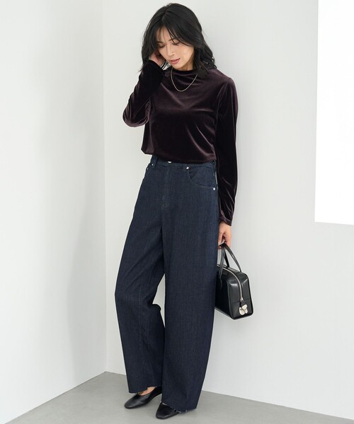 UNFILO(アンフィーロ)の「ストレッチ ベロアロンT(Tシャツ/カットソー・レディース・ダークブラウン系/アイボリー系/ダルブルー系・MEDIUM/SMALL/LARGE)」の5枚目の写真