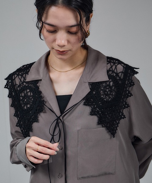 SALON adam et rope'（サロン アダム エ ロペ）の「エンブロイダリカラー（マフラー・レディース・ブラック/オフホワイト・FREE）」の2枚目の写真