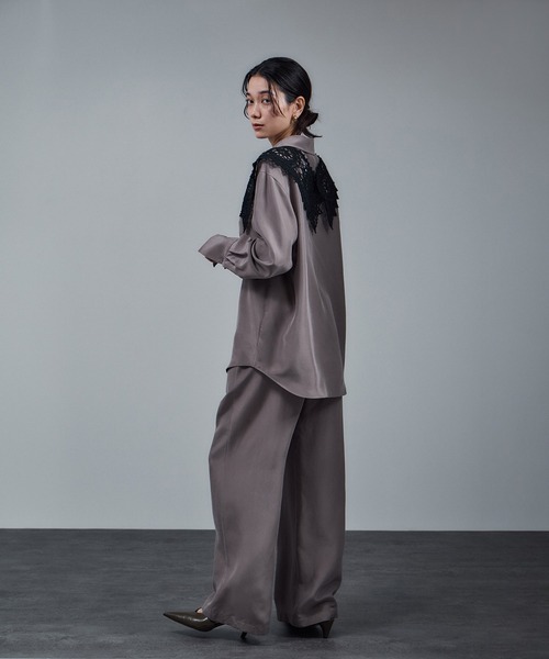 SALON adam et rope'（サロン アダム エ ロペ）の「エンブロイダリカラー（マフラー・レディース・ブラック/オフホワイト・FREE）」の9枚目の写真