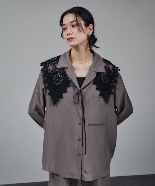 SALON adam et rope'（サロン アダム エ ロペ）の「エンブロイダリカラー（マフラー・レディース・ブラック/オフホワイト・FREE）」の10枚目の写真