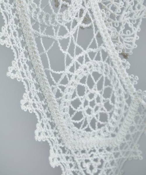 SALON adam et rope'（サロン アダム エ ロペ）の「エンブロイダリカラー（マフラー・レディース・ブラック/オフホワイト・FREE）」の6枚目の写真