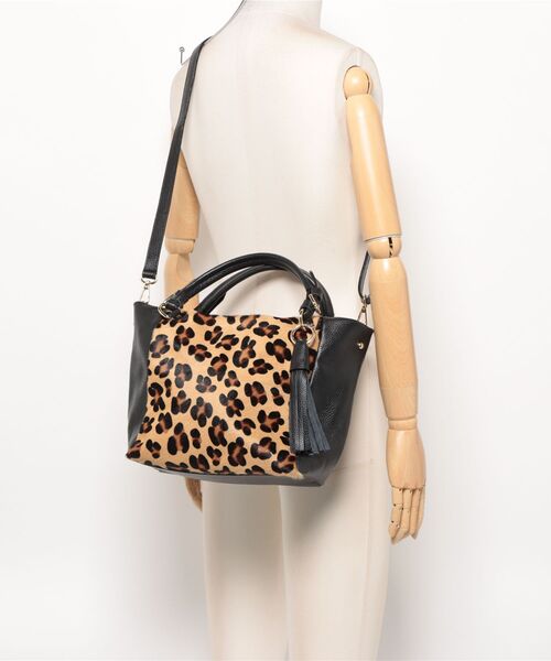 andrea cardone（アンドレアカルドネ）の「【ANDREA CARDONE】レザーハンドルレオパード柄ハンドバッグ(Q56391)（ハンドバッグ・レディース・レオパード・ALL）」の5枚目の写真