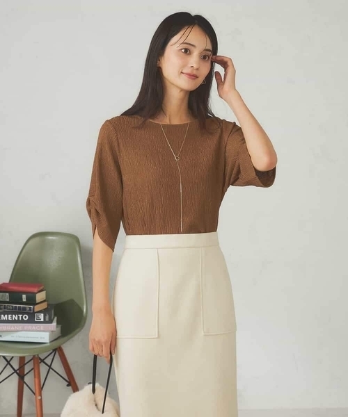 a.v.v（アーヴェヴェ）の「袖ギャザー楊柳カットソー（Tシャツ/カットソー・レディース・ブラック/モカ・40/38）」の10枚目の写真