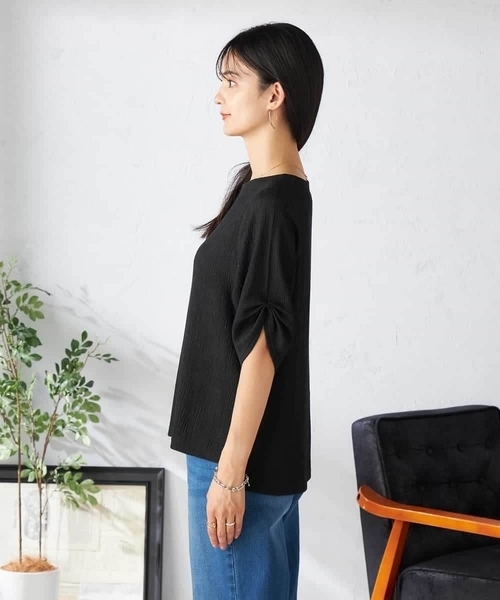 a.v.v（アーヴェヴェ）の「袖ギャザー楊柳カットソー（Tシャツ/カットソー・レディース・ブラック/モカ・40/38）」の19枚目の写真
