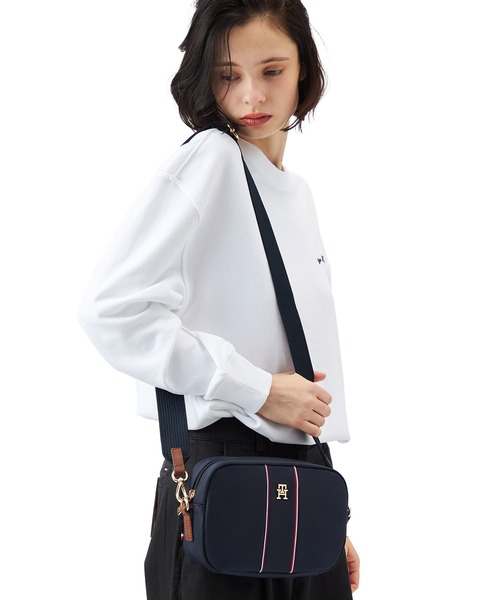 TOMMY HILFIGER（トミーヒルフィガー）の「ポペットカメラバッグ