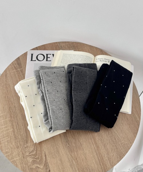 CLEA（クレア）の「ドット柄タイツ（タイツ/ストッキング・レディース・ホワイト/ブラック/チャコールグレー/グレー・FREE）」の5枚目の写真