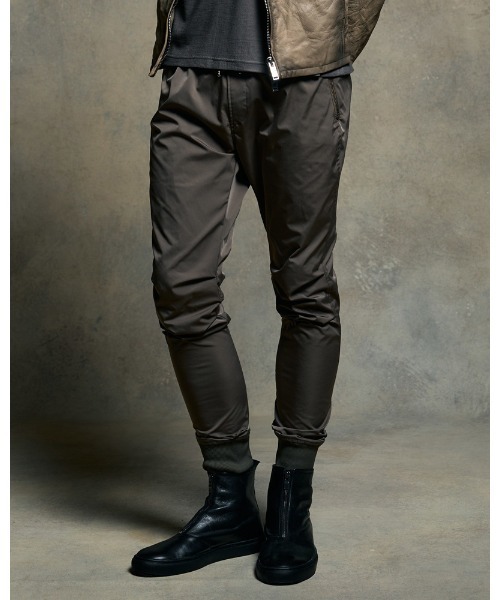 wjk（ダヴルジェイケイ）の「tuck rib pants（その他パンツ・メンズ・ブラック系その他/ブラック/カーキ・SMALL/MEDIUM/LARGE/X-LARGE）」の3枚目の写真