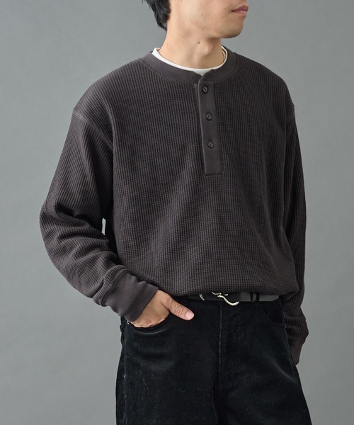 COLONY 2139（コロニートゥーワンスリーナイン）の「ワッフルヘンリーネック（Tシャツ/カットソー・メンズ・チャコールグレー/ブラック/ホワイト・MEDIUM/LARGE）」の3枚目の写真