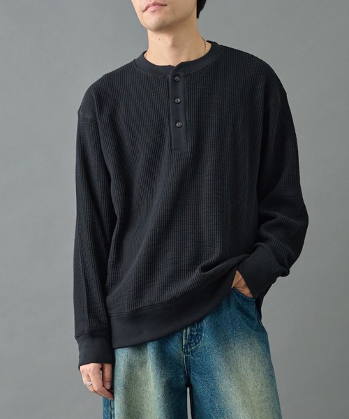 COLONY 2139（コロニートゥーワンスリーナイン）の「ワッフルヘンリーネック（Tシャツ/カットソー・メンズ・チャコールグレー/ブラック/ホワイト・MEDIUM/LARGE）」の2枚目の写真