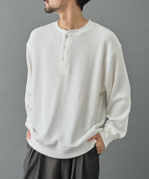 COLONY 2139（コロニートゥーワンスリーナイン）の「ワッフルヘンリーネック（Tシャツ/カットソー・メンズ・チャコールグレー/ブラック/ホワイト・MEDIUM/LARGE）」の4枚目の写真