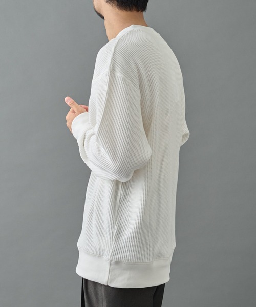 COLONY 2139（コロニートゥーワンスリーナイン）の「ワッフルヘンリーネック（Tシャツ/カットソー・メンズ・チャコールグレー/ブラック/ホワイト・MEDIUM/LARGE）」の5枚目の写真