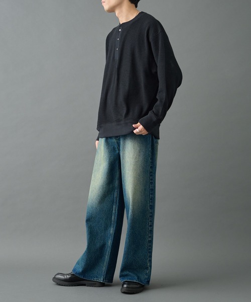 COLONY 2139（コロニートゥーワンスリーナイン）の「ワッフルヘンリーネック（Tシャツ/カットソー・メンズ・チャコールグレー/ブラック/ホワイト・MEDIUM/LARGE）」の21枚目の写真