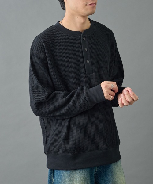 COLONY 2139（コロニートゥーワンスリーナイン）の「ワッフルヘンリーネック（Tシャツ/カットソー・メンズ・チャコールグレー/ブラック/ホワイト・MEDIUM/LARGE）」の11枚目の写真