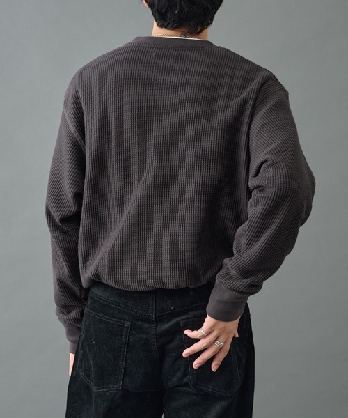 COLONY 2139（コロニートゥーワンスリーナイン）の「ワッフルヘンリーネック（Tシャツ/カットソー・メンズ・チャコールグレー/ブラック/ホワイト・MEDIUM/LARGE）」の14枚目の写真